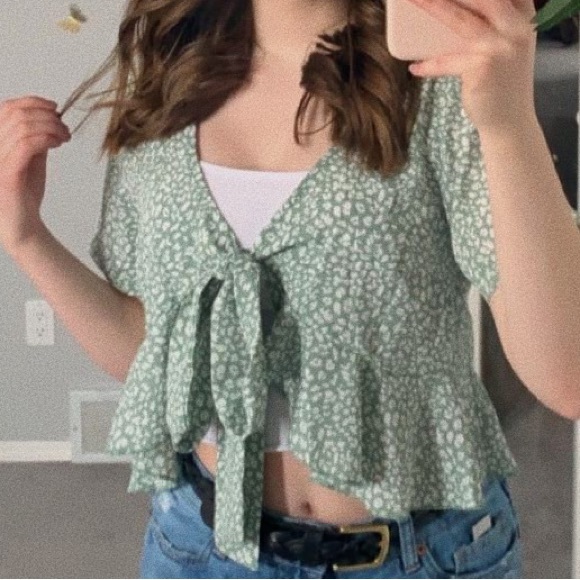 front tie cropped flowy t shirt - Picture 1 of 1